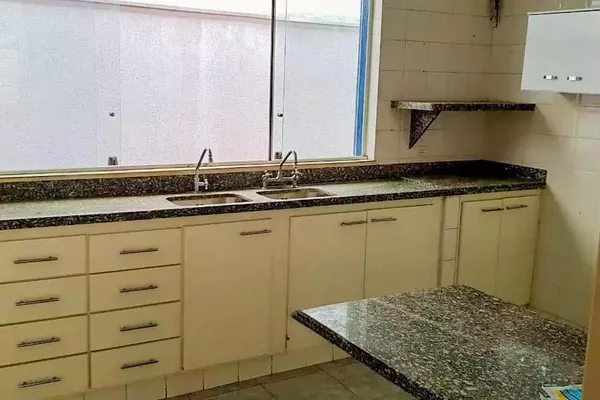 Casa à venda com 290 m² no Centro, com 4 quartos (sendo 1 suíte), quintal e 3 vagas de garagem - Foto 6