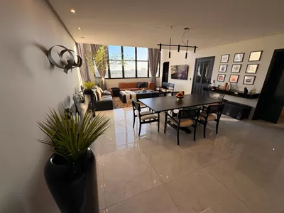 Cobertura duplex mobiliada com 4 quartos sendo 3 suites, terraço comm área gourmet e piscina a ven - Foto 2