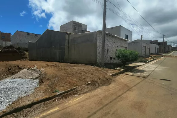 Oportunidade Terreno no asfalto à Venda no Lot Bateias 2. Bairro Zabelê em Vitória da Conquista - Foto 1
