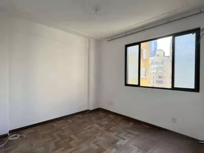 Vendo amplo apto 2 dormitórios 4 andar fundo.  - Foto 17