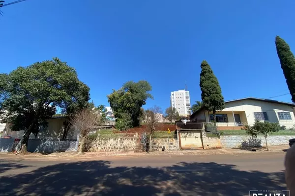 Terreno Comercial/Residencial - com área de 792,00 m2 - Localizado em uma ZC-1 possibilidade de edificar 12 andares mais as salas comercias térreas - Foto 1