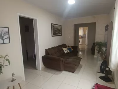 Casa com Sala, 2 quartos, copa, banheiro social, cozinha, área de serviços + edícula com quarto e - Foto 6