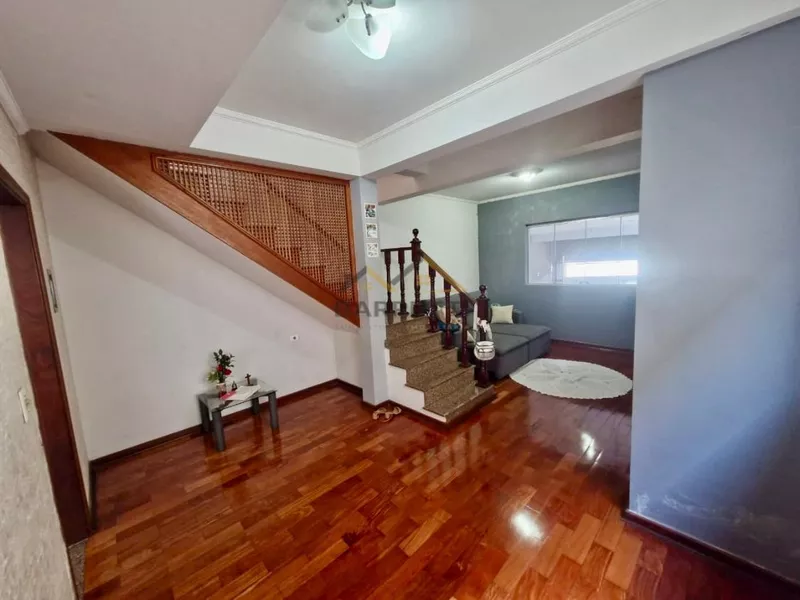 Sobrado à venda de 146m², com 3 quartos, sendo 1 suíte, 4 banheiros e 2 vagas de garagem, no bairro Nova Piracicaba - Foto Principal