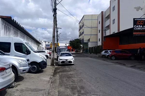 Ponto comercial com prateleiras fundo da Aikon Hyundai ao lado da Av. Integração, São Vicente, Vi - Foto 3