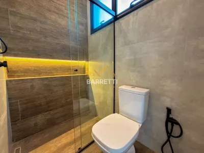 Sobrado à venda, com 305m², 3 suítes, 5 banheiros, piscina e 4 vagas de garagem no condomínio Villa D'Aquila - Foto 34