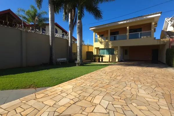 Sobrado à venda de 282m² com 4 quartos suítes, 6 banheiros, piscina e 6 vagas de garagem no condomínio Terras de Piracicaba IV - Foto 2