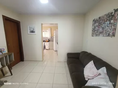 Casa com Sala, 2 quartos, copa, banheiro social, cozinha, área de serviços + edícula com quarto e - Foto 4