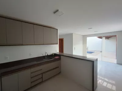 Casa duplex solta de 3 quartos sendo 2 suítes + piscina + espaço gourmet com churrasqueira à ven - Foto 17