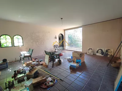 Casa para locação com 1.212 m², contendo quatro quartos, três salas, quatro banheiros e quatro vagas de garagem - Foto 13