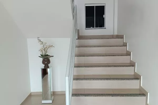 Excelente apartamento de 2 quartos sendo 1 suíte de 1ª andar com planejados na cozinha e quartos p - Foto 4