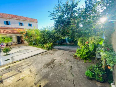 Vendo ótima casa duplex de 4 quartos, sendo 3 suítes, garagem para 5 carros, Vitória da Conquist - Foto 3