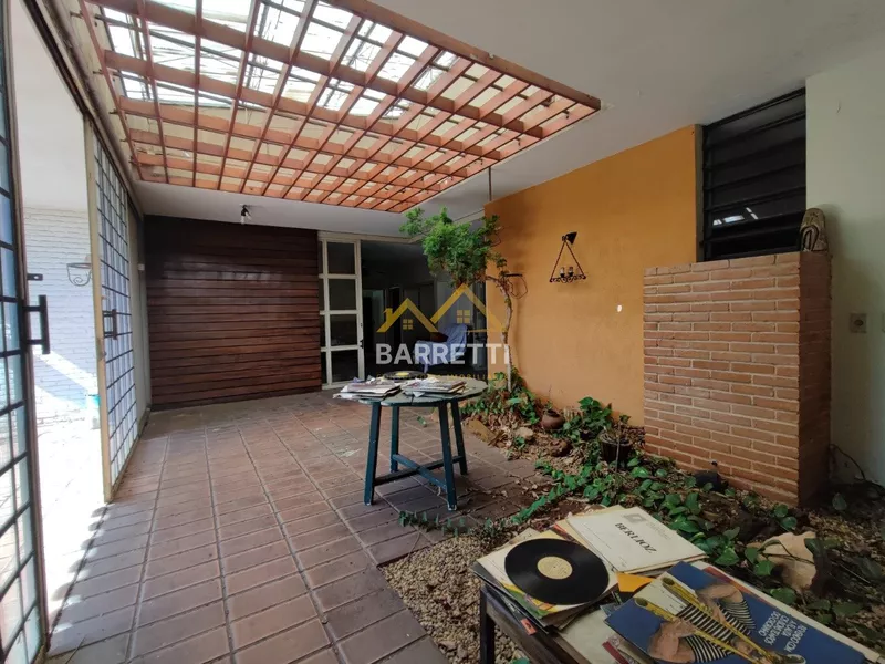 Casa para locação com 1.212 m², contendo quatro quartos, três salas, quatro banheiros e quatro vagas de garagem - Foto Principal