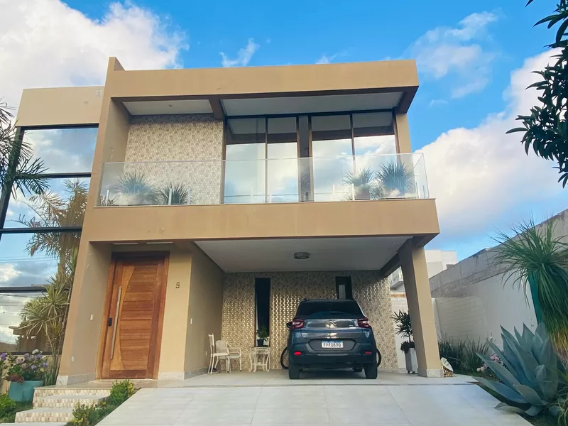 Linda Casa de 4 quartos sendo 3 suítes mais dependência completa e 4 vagas de garagem no Alphavill - Foto Principal