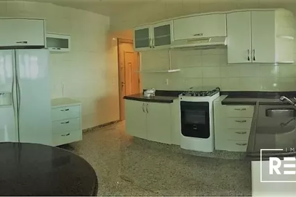 Apartamento Ed. Central Park, Alto Padrão, Linda vista para para toda a cidade, com área privativa de 201,54 m2 e área total de 275,15 m2; Apartamento com 03 suítes, sendo a suíte Master com Hidromassagem e closet e outra das suítes também com closet, Lav - Foto 5
