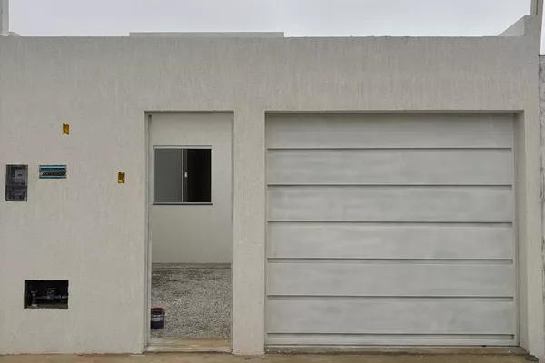 Casa de 2 quartos sendo 1 suíte com garagem para dois carros e quintal - Foto 1