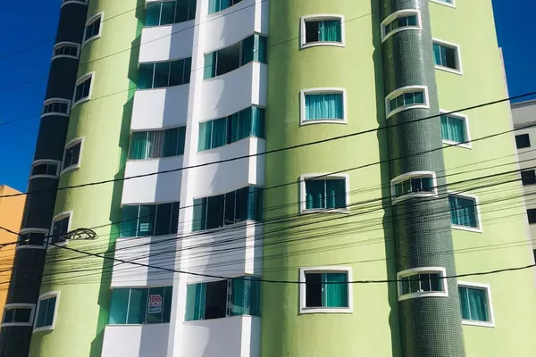 Vendo excelente apartamento de 3 quartos sendo 1 suíte, todo mobiliado, 103M² + 2 Elevadores no Ca - Foto 2