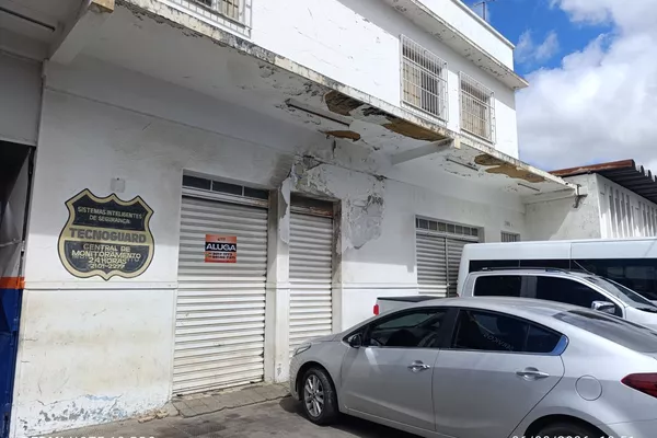 Ponto comercial com prateleiras fundo da Aikon Hyundai ao lado da Av. Integração, São Vicente, Vi - Foto 1
