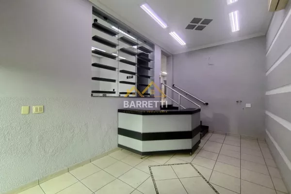 Casa comercial à venda e locação com 195 m², seis quartos e três banheiros no Bairro Alto - Foto 1