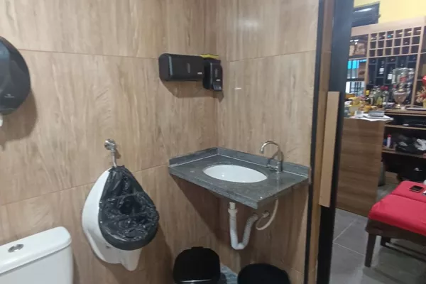 **Aluguel de Ponto Comercial de esquina com Mezanino na Av. Regis Pacheco no Centro – Vitória da - Foto 4