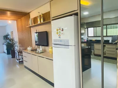 Linda Casa de 4 quartos sendo 3 suítes mais dependência completa e 4 vagas de garagem no Alphavill - Foto 6