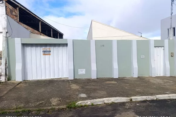 Casa com Sala, 2 quartos, copa, banheiro social, cozinha, área de serviços + edícula com quarto e - Foto 1