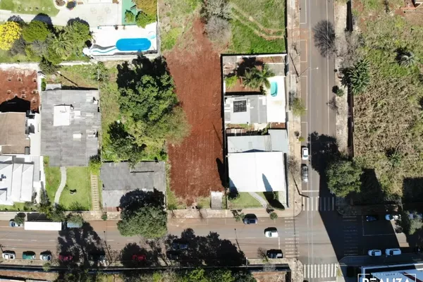 Terreno Comercial/Residencial - com área de 792,00 m2 - Localizado em uma ZC-1 possibilidade de edificar 12 andares mais as salas comercias térreas - Foto 3