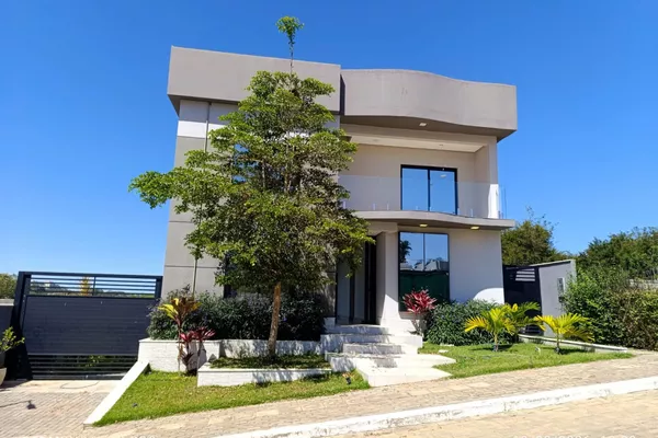 Casa de 2 pavimentos com 4 quartos sendo 3 suítes + dependência + espaço gourmet em condomínio f - Foto 2