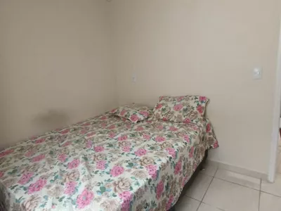 Casa com Sala, 2 quartos, copa, banheiro social, cozinha, área de serviços + edícula com quarto e - Foto 7