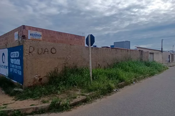 Terreno murado de esquina com 373 m² no Morada dos Pássaros III - Foto 2