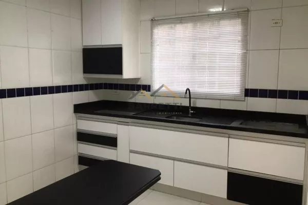 Sobrado à venda de 75m², com 2 quartos, 1 banheiro, 1 vaga de garagem e quintal, no Condomínio Vila Santa Clara - Foto 4