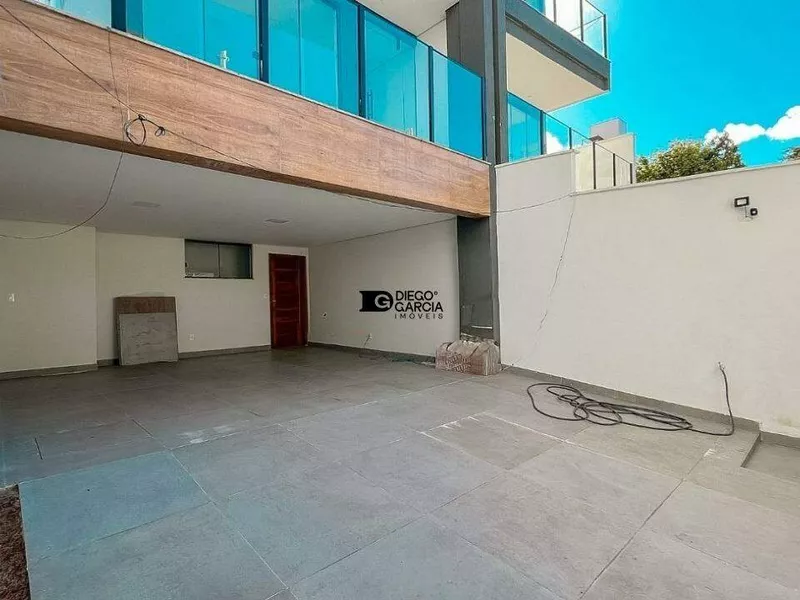 Sofisticação, Conforto e Exclusividade no Bairro Planalto! Casa Geminada com 4 Vagas e Área - Foto Principal