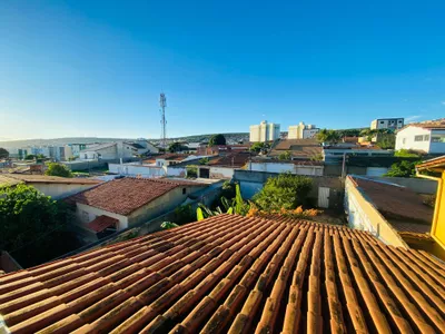 Vendo ótima casa duplex de 4 quartos, sendo 3 suítes, garagem para 5 carros, Vitória da Conquist - Foto 26
