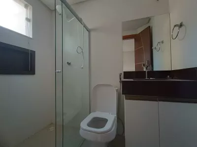 Casa duplex solta de 3 quartos sendo 2 suítes + piscina + espaço gourmet com churrasqueira à ven - Foto 31