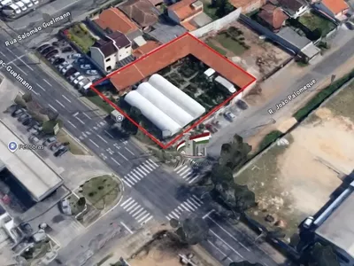 Loja comercial de esquina com 1210m² para alugar no Novo Mundo - Foto 5
