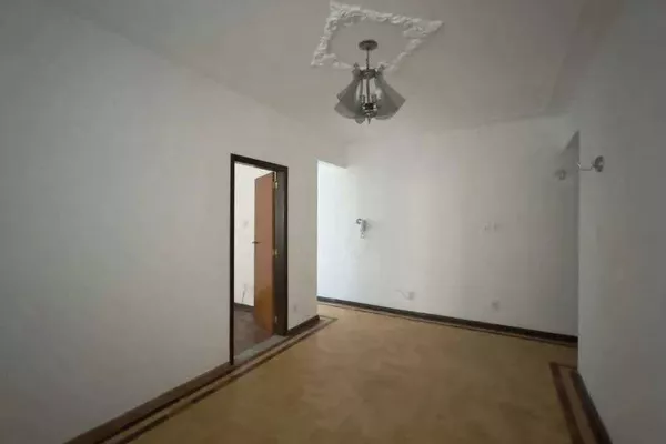 Vendo amplo apto 2 dormitórios 4 andar fundo.  - Foto 4