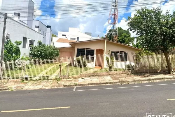 Terreno residencial ou comercial, com casa edificada,  localizada no Bairro  Bancários na cidade de Pato Branco-PR - Foto 2