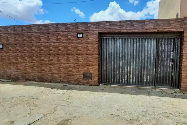 VENDO CASA DE 3 QUARTOS COM SUÍTE, 2 VAGAS DE GARAGEM NO BAIRRO URBIS VI, Vitória da Conquista, BA - Foto 1