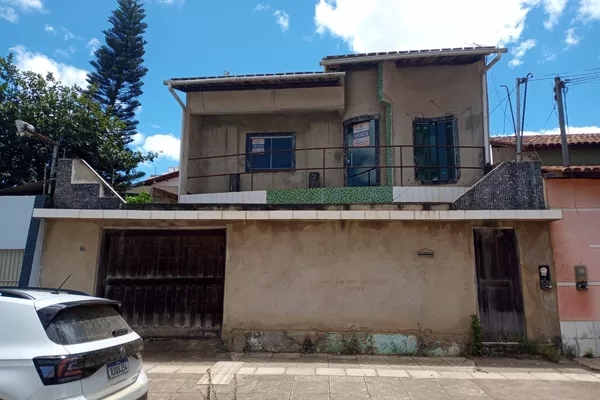 Casa tipo Sobrado solto no terreno a 300 mts da Faculdade Fainor com 4 salas, 3/4 no Bairro Candeia - Foto 2