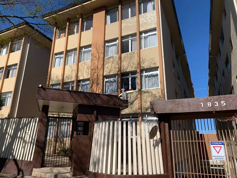 Apartamento 3 quartos no térreo na Av Iguaçu para alugar 90m² - Foto Principal