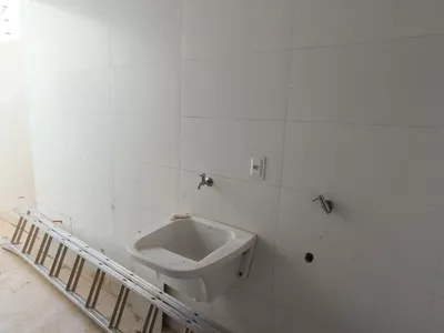 Casa duplex solta de 3 quartos sendo 2 suítes + piscina + espaço gourmet com churrasqueira à ven - Foto 44