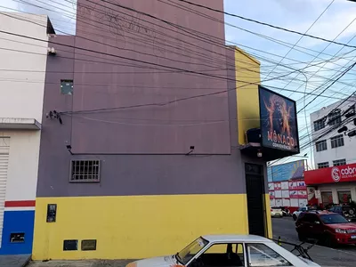 **Aluguel de Ponto Comercial de esquina com Mezanino na Av. Regis Pacheco no Centro – Vitória da - Foto 3